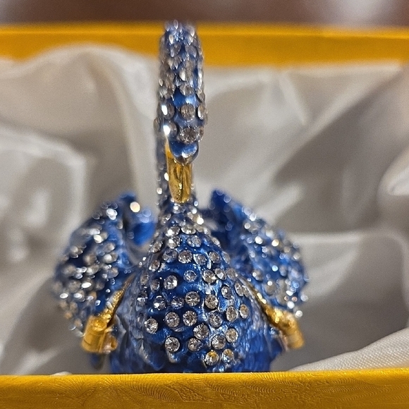(J20)  Blue and Gold Swan Figurine ( Jewlery Holder) - Picture 2 of 6